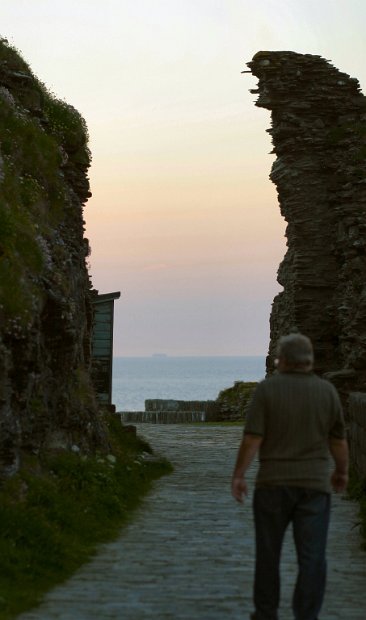 Tintagel Castle Courtyard 2006-06-05@1235-02